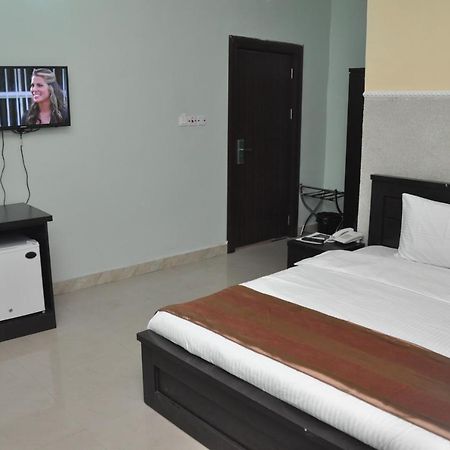 Grand Capital Hotel Акуре Экстерьер фото