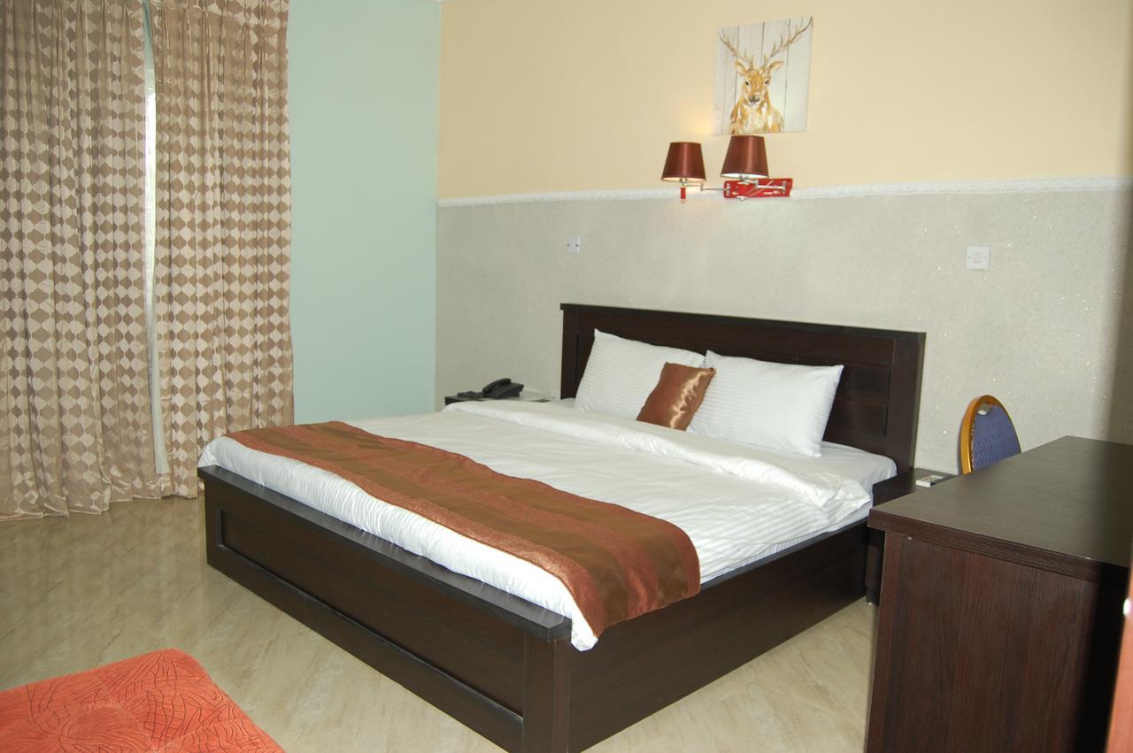 Grand Capital Hotel Акуре Экстерьер фото