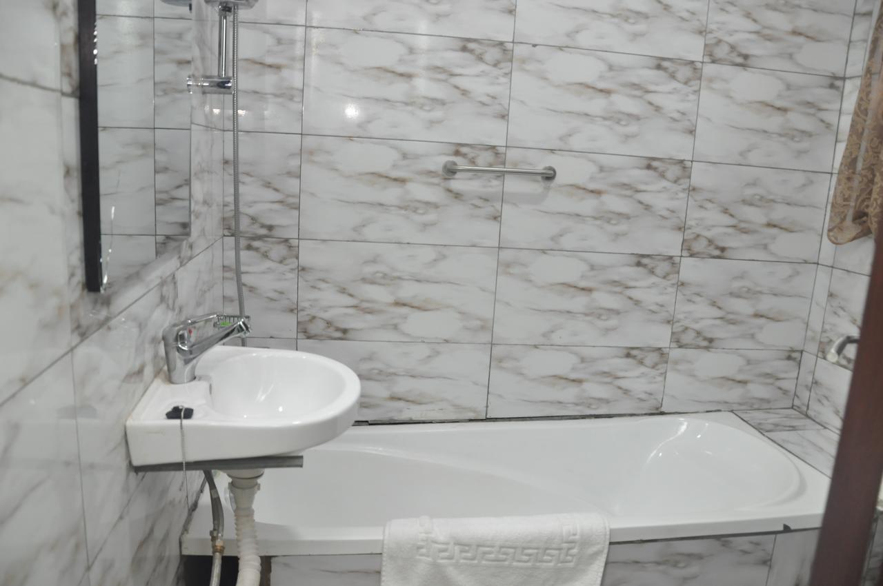 Grand Capital Hotel Акуре Экстерьер фото