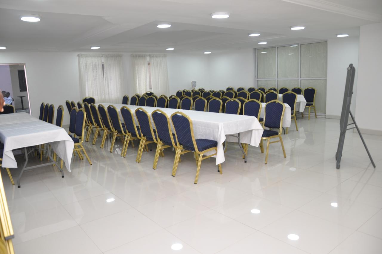 Grand Capital Hotel Акуре Экстерьер фото