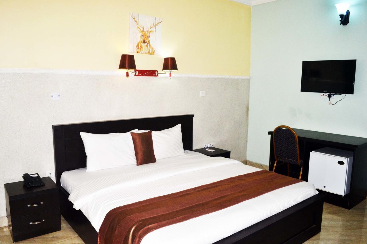 Grand Capital Hotel Акуре Экстерьер фото