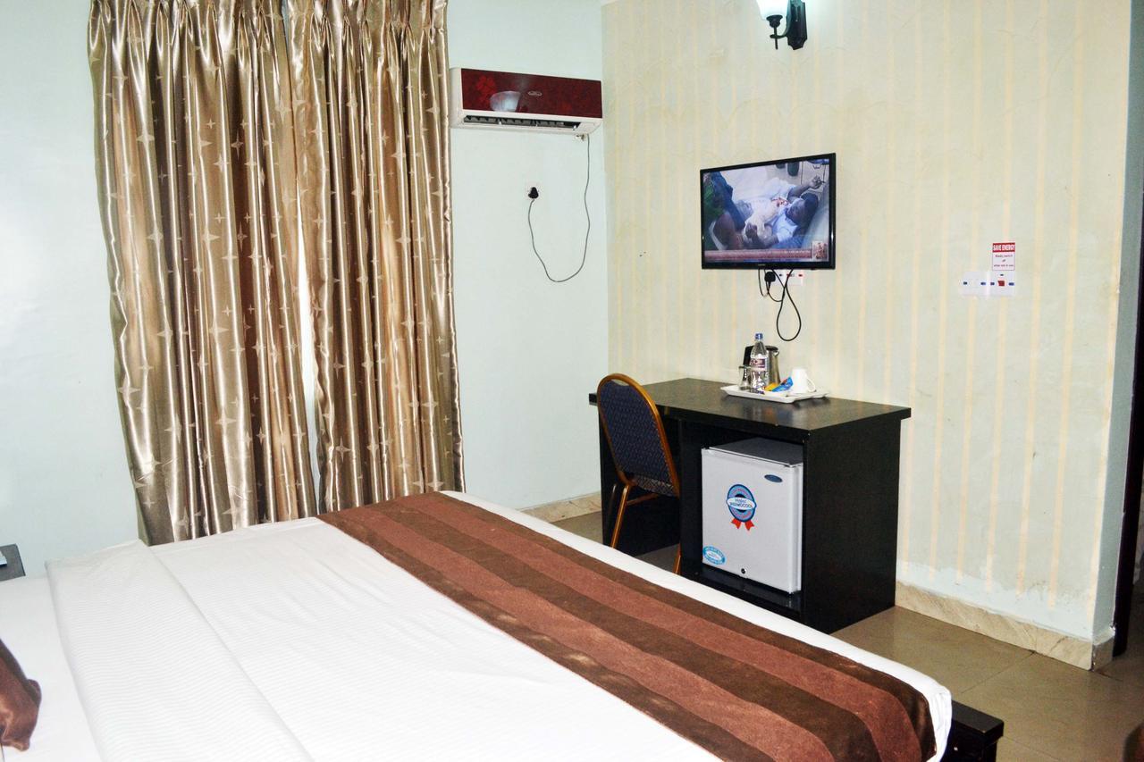 Grand Capital Hotel Акуре Экстерьер фото